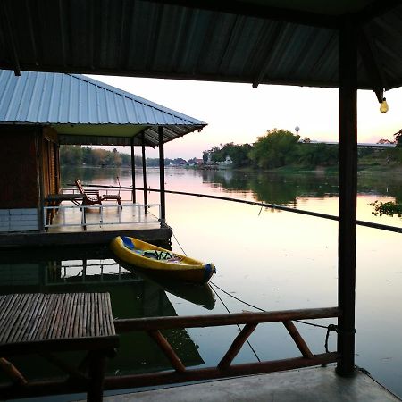 River Marina Resort Утай Тани Екстериор снимка