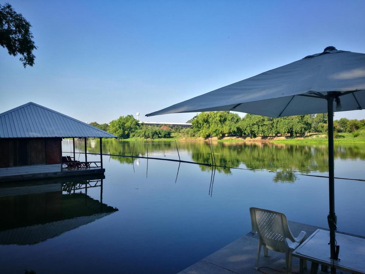 River Marina Resort Утай Тани Екстериор снимка