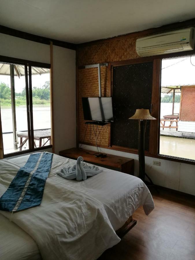 River Marina Resort Утай Тани Екстериор снимка