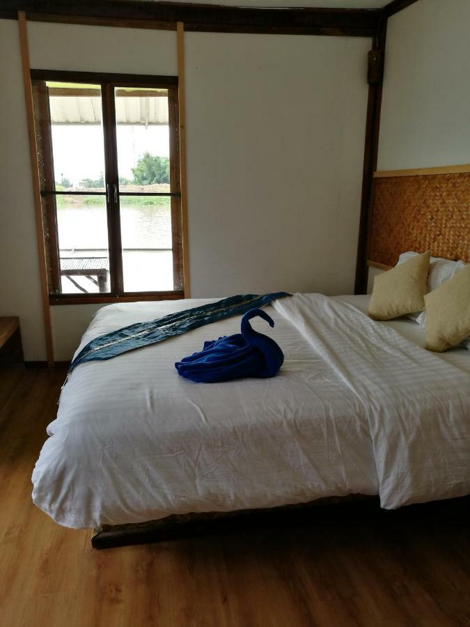 River Marina Resort Утай Тани Екстериор снимка