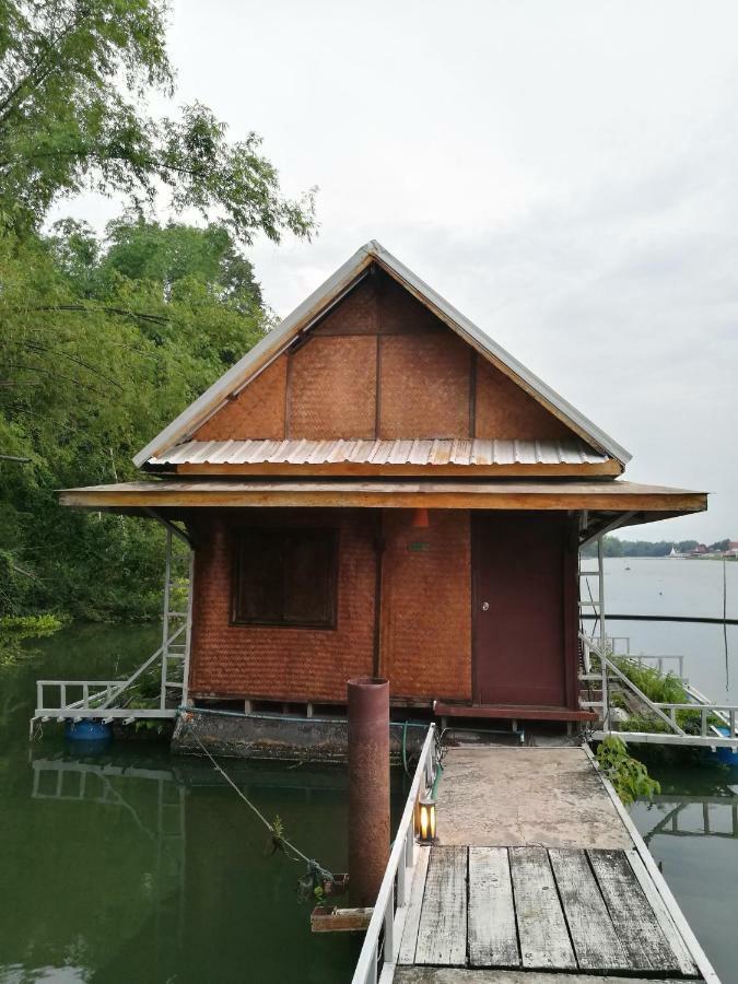 River Marina Resort Утай Тани Екстериор снимка